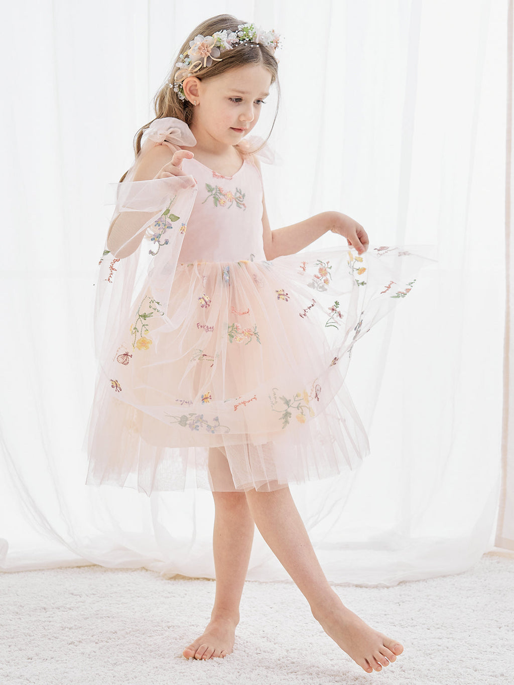 Vestido de niña pequeña de las flores, corte en A, sin mangas, de tul bordado floral. 