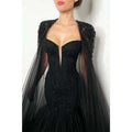 Vestido de fiesta formal de sirena negro con cuentas y escote en V profundo sexy y cola 