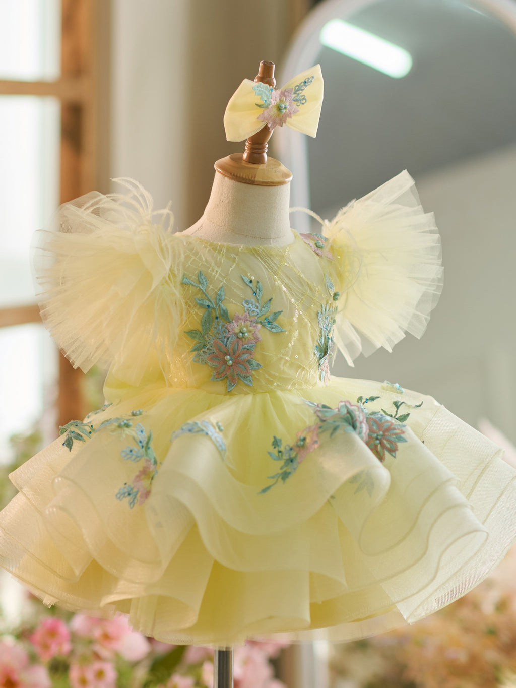 Vestido de bebé niña con mangas abullonadas, bordado floral y tul hasta la rodilla 