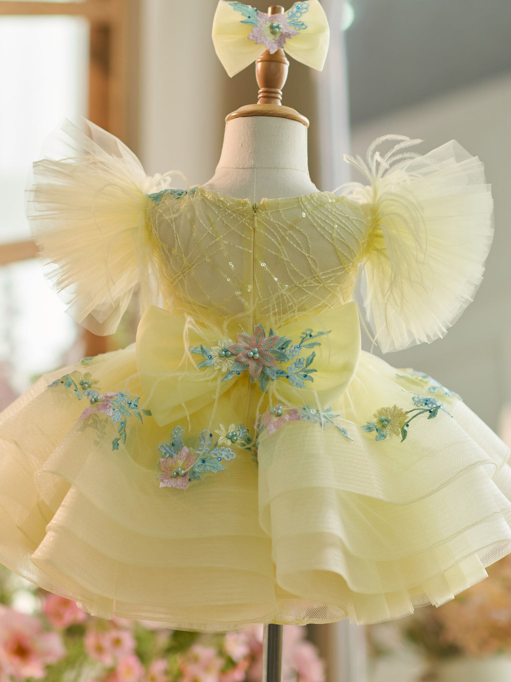Vestido de bebé niña con mangas abullonadas, bordado floral y tul hasta la rodilla 