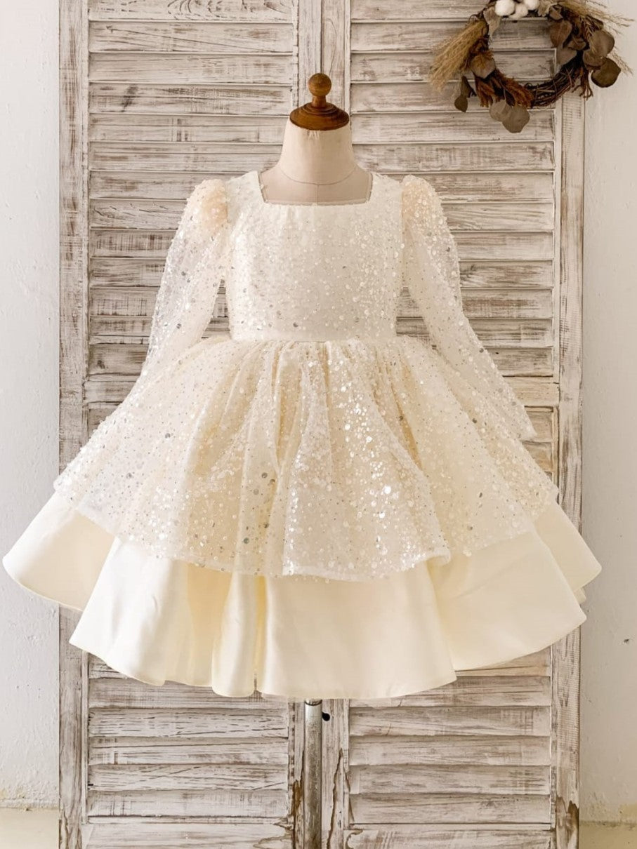Vestido de cumpleaños de niña color marfil satinado hasta la rodilla 