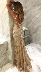 Preciosos vestidos largos de fiesta de sirena con tirantes finos de tul y encaje, escote en V y corte sirena. 