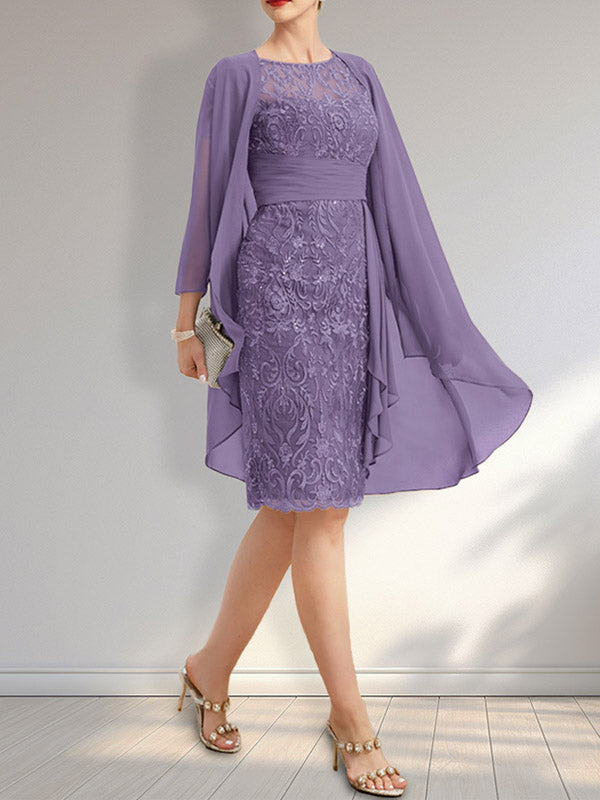 Vestido de novia de corte sirena, escote redondo, ilusión, largo hasta la rodilla, de encaje y gasa, con volantes en cascada y lentejuelas.