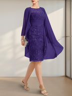 Vestido de novia de corte recto/columna, largo hasta la rodilla, de encaje y gasa, con escote ilusión, volantes en cascada y lentejuelas.