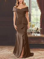 Vestidos de corte recto/columna, sin mangas, con hombros descubiertos y largo hasta el suelo, para la madre de la novia, con volantes. 