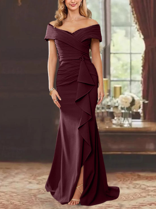 Vestidos de corte recto/columna, sin mangas, con hombros descubiertos y largo hasta el suelo, para la madre de la novia, con volantes. 