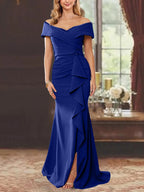 Vestidos de corte recto/columna, sin mangas, con hombros descubiertos y largo hasta el suelo, para la madre de la novia, con volantes. 
