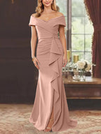 Vestidos de corte recto/columna, sin mangas, con hombros descubiertos y largo hasta el suelo, para la madre de la novia, con volantes. 