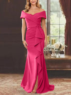Vestidos de corte recto/columna, sin mangas, con hombros descubiertos y largo hasta el suelo, para la madre de la novia, con volantes. 