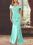 Vestidos de corte recto/columna, sin mangas, con hombros descubiertos y largo hasta el suelo, para la madre de la novia, con volantes. 