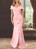 Vestidos de corte recto/columna, sin mangas, con hombros descubiertos y largo hasta el suelo, para la madre de la novia, con volantes. 