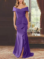 Vestidos de corte recto/columna, sin mangas, con hombros descubiertos y largo hasta el suelo, para la madre de la novia, con volantes. 