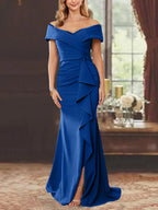 Vestidos de corte recto/columna, sin mangas, con hombros descubiertos y largo hasta el suelo, para la madre de la novia, con volantes. 