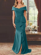 Vestidos de corte recto/columna, sin mangas, con hombros descubiertos y largo hasta el suelo, para la madre de la novia, con volantes. 
