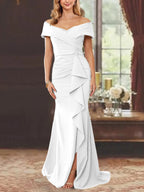 Vestidos de corte recto/columna, sin mangas, con hombros descubiertos y largo hasta el suelo, para la madre de la novia, con volantes. 