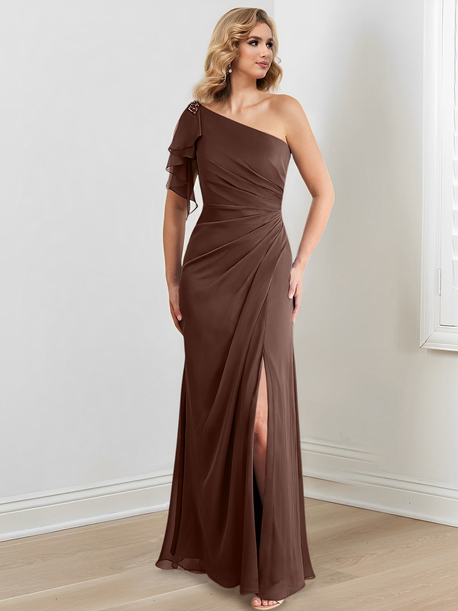 Vestidos de corte recto/columna con un solo hombro y largo hasta el suelo para la madre de la novia 