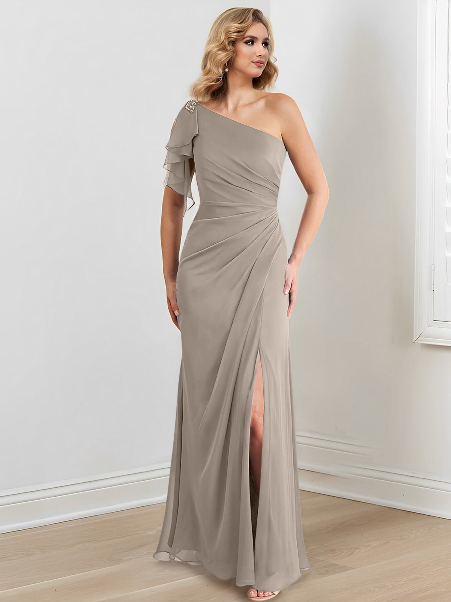Vestidos de corte recto/columna con un solo hombro y largo hasta el suelo para la madre de la novia 