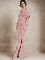Robe trompette/sirène asymétrique à une épaule pour la mère de la mariée, avec fente latérale 