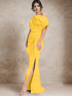 Robe trompette/sirène asymétrique à une épaule pour la mère de la mariée, avec fente latérale 