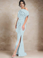 Robe trompette/sirène asymétrique à une épaule pour la mère de la mariée, avec fente latérale 