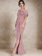 Robe trompette/sirène asymétrique à une épaule pour la mère de la mariée, avec fente latérale 