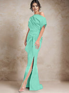 Robe trompette/sirène asymétrique à une épaule pour la mère de la mariée, avec fente latérale 