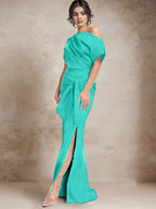 Robe trompette/sirène asymétrique à une épaule pour la mère de la mariée, avec fente latérale 