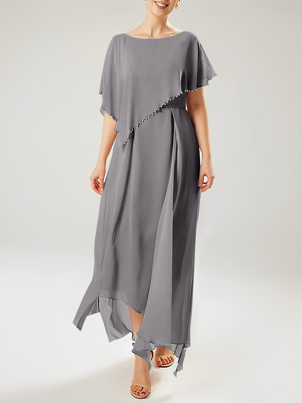 Robe fourreau/colonne à manches courtes et décolleté rond, ornée de pompons, pour la mère de la mariée. 