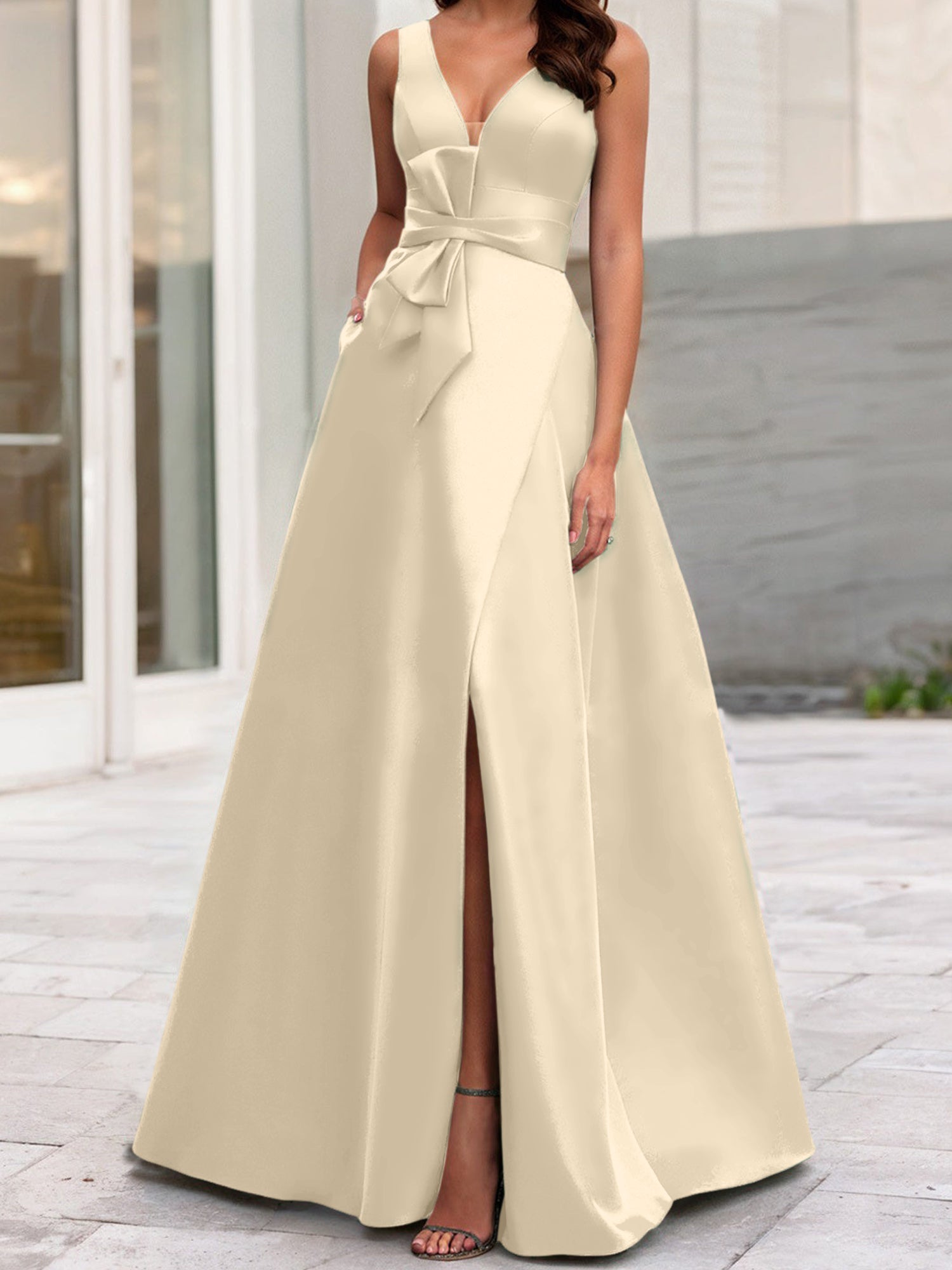 Robe de mère de la mariée sans manches, coupe trapèze/princesse, col en V et fente latérale 