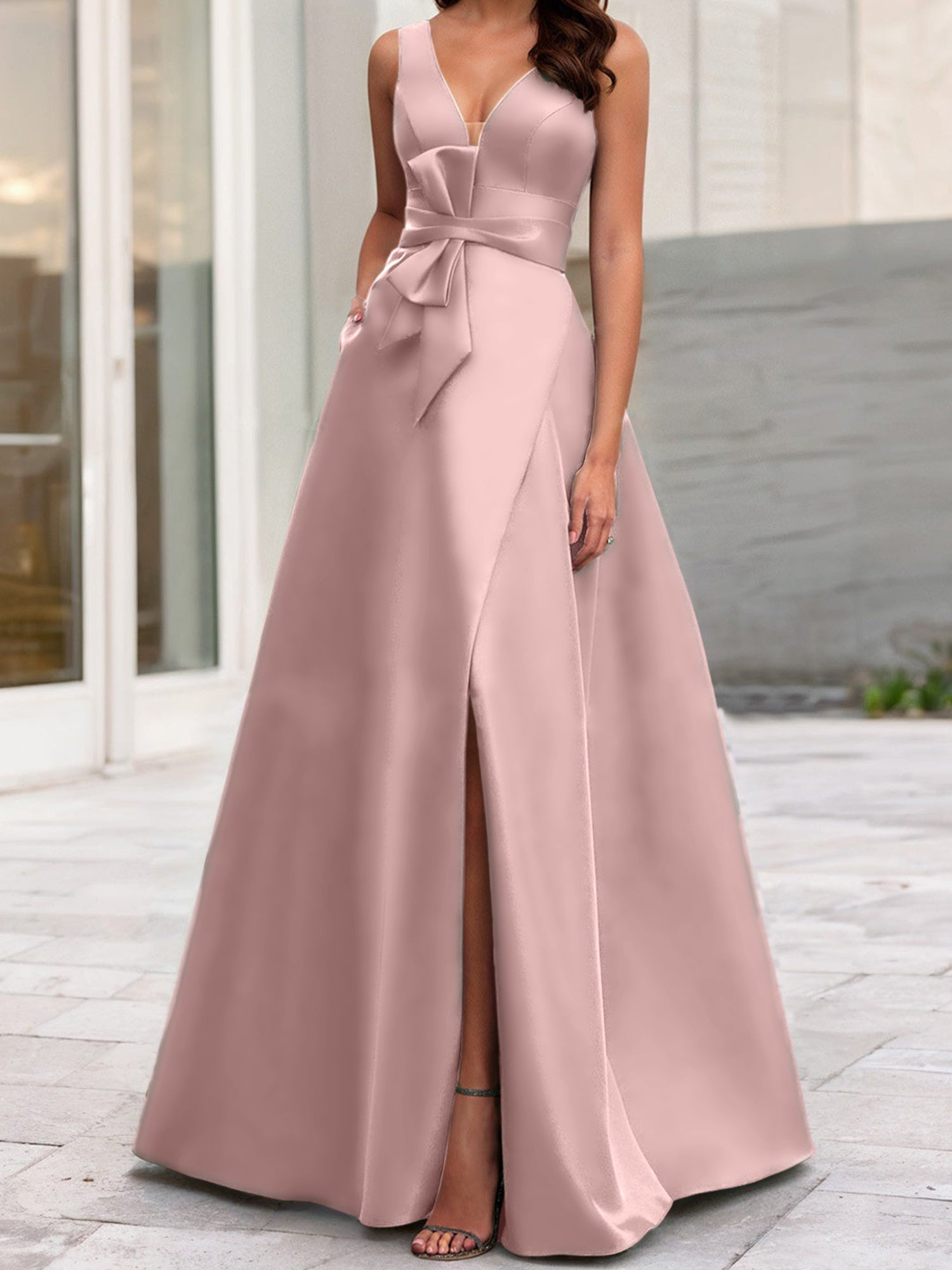 Robe de mère de la mariée sans manches, coupe trapèze/princesse, col en V et fente latérale 