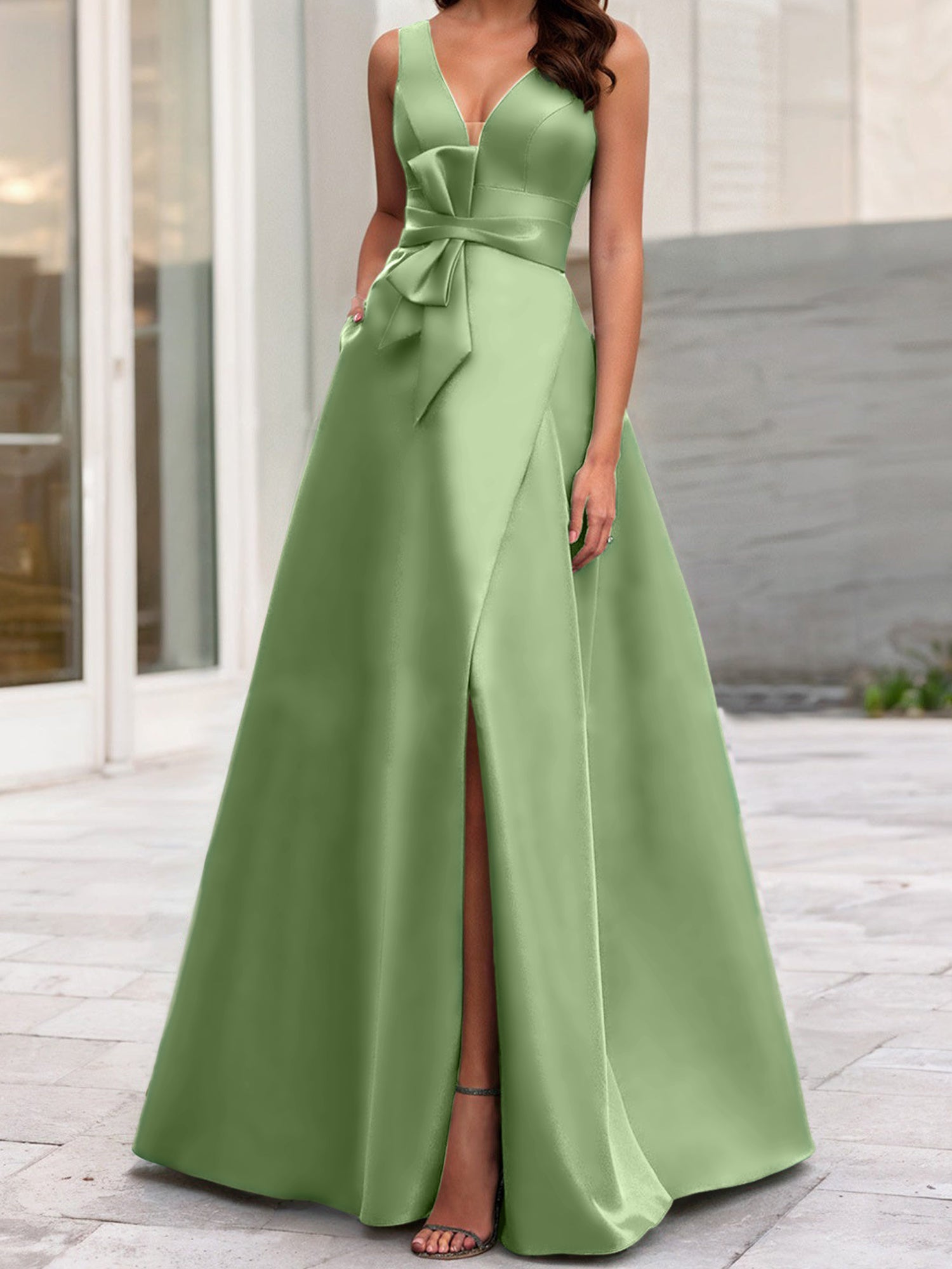 Robe de mère de la mariée sans manches, coupe trapèze/princesse, col en V et fente latérale 