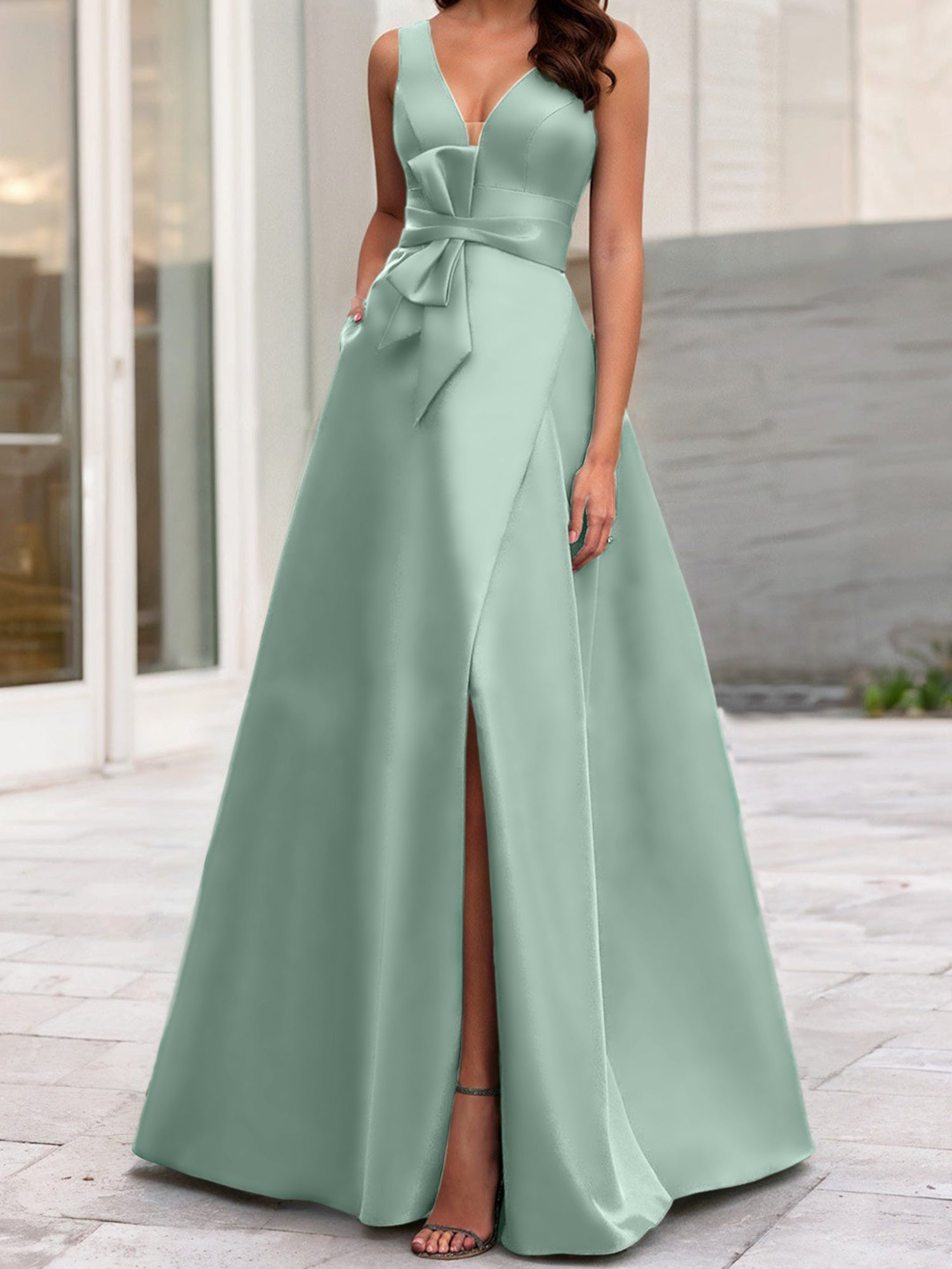 Robe de mère de la mariée sans manches, coupe trapèze/princesse, col en V et fente latérale 