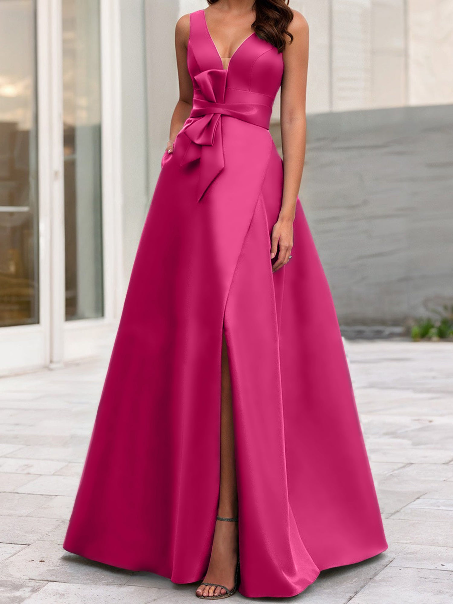 Robe de mère de la mariée sans manches, coupe trapèze/princesse, col en V et fente latérale 