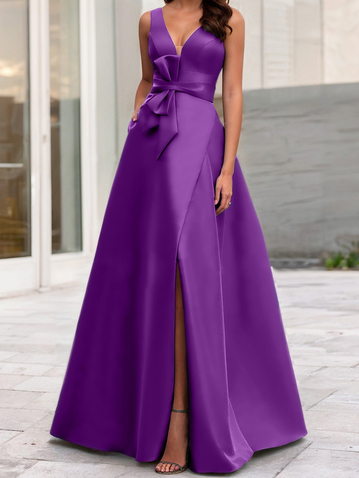 Robe de mère de la mariée sans manches, coupe trapèze/princesse, col en V et fente latérale 