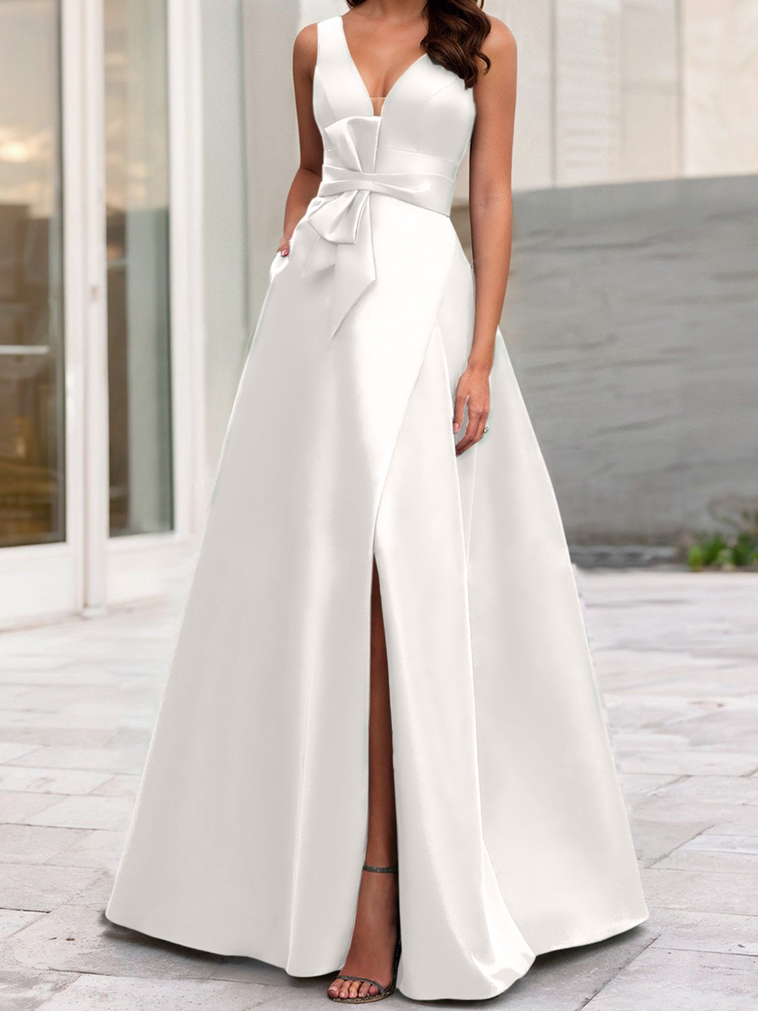 Robe de mère de la mariée sans manches, coupe trapèze/princesse, col en V et fente latérale 
