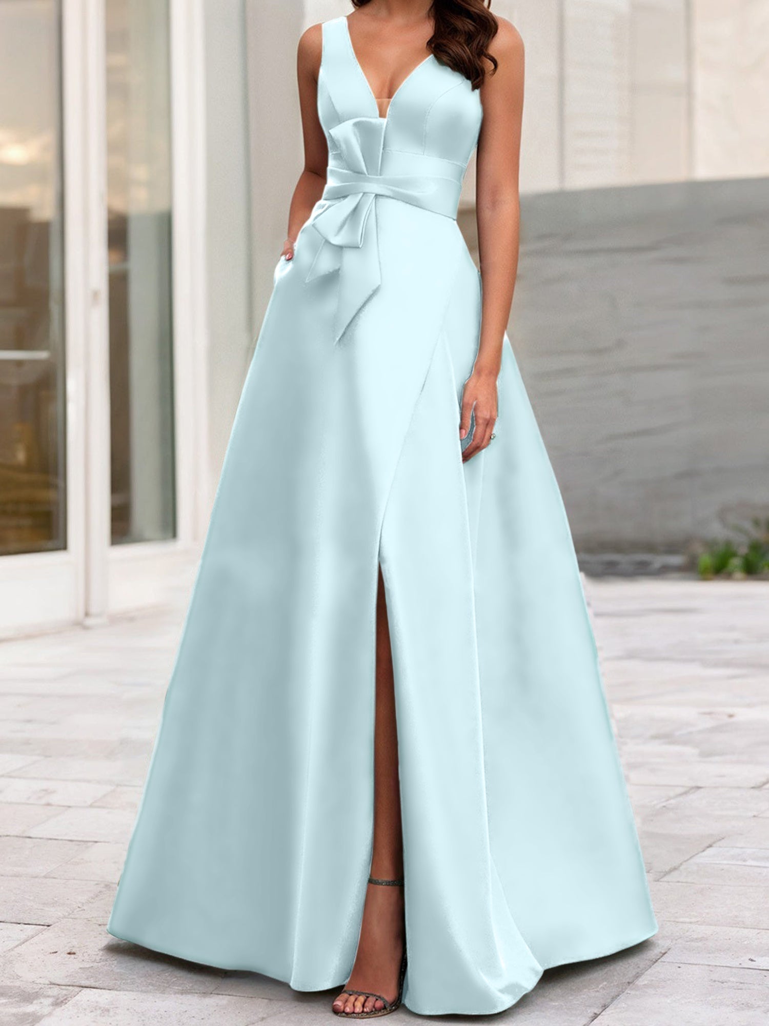 Robe de mère de la mariée sans manches, coupe trapèze/princesse, col en V et fente latérale 