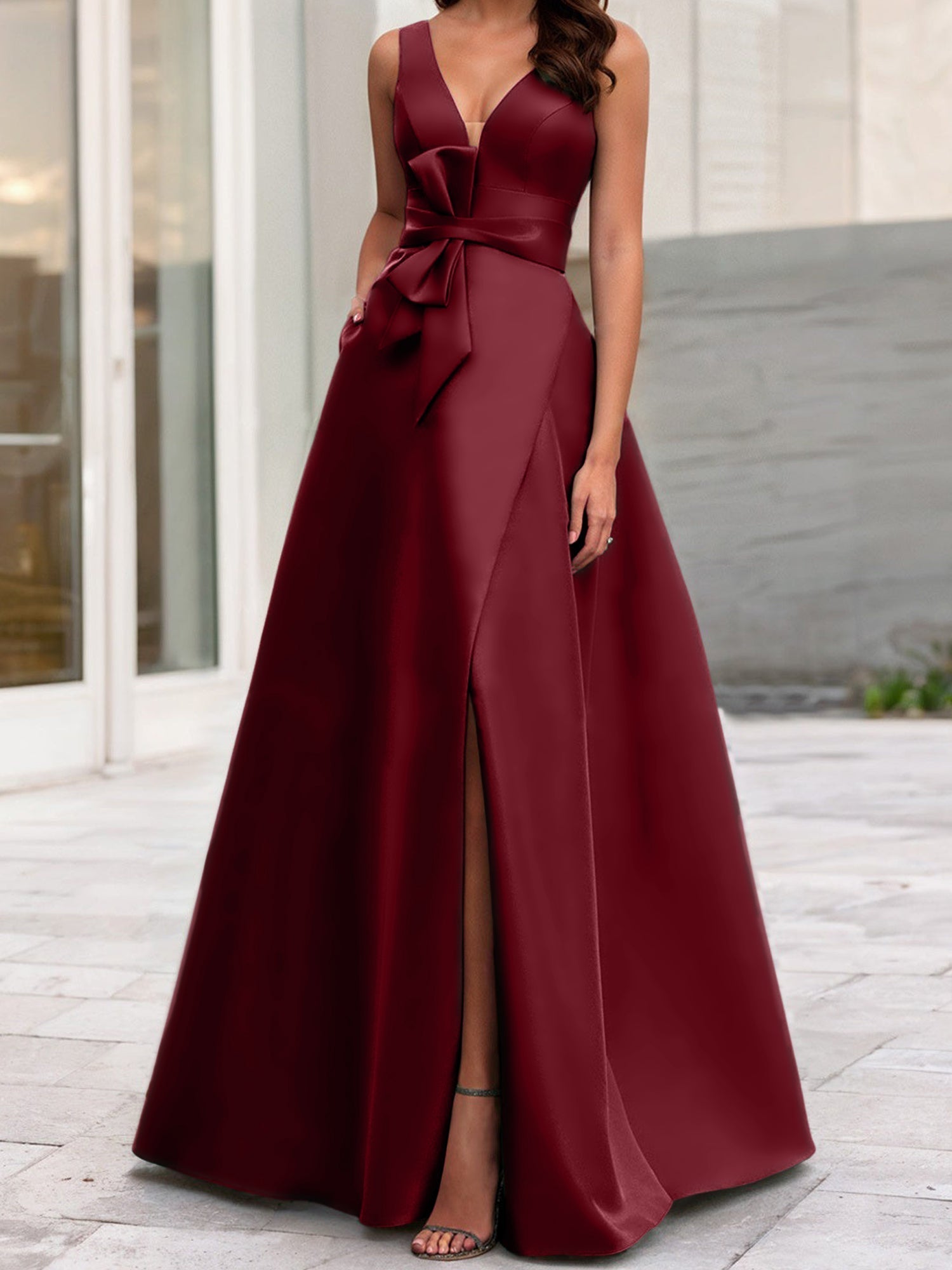 Vestidos de corte princesa/línea A para la madre de la novia, sin mangas, con escote en V y abertura lateral. 