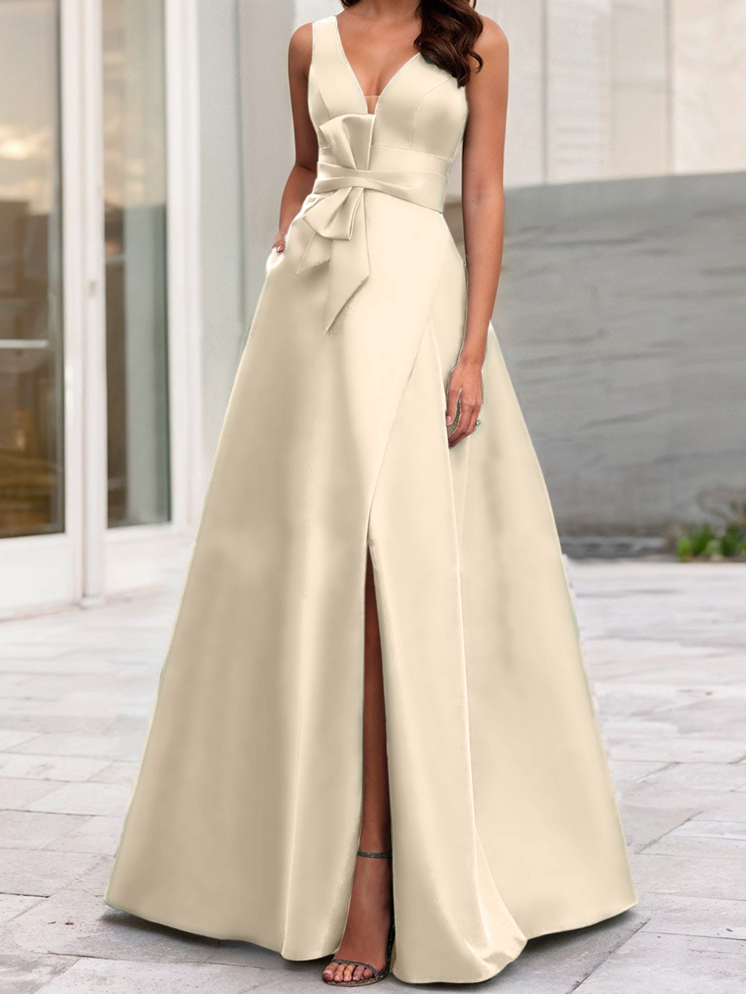 Robe de mère de la mariée sans manches, coupe trapèze/princesse, col en V et fente latérale 