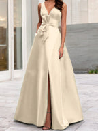 Vestidos de corte princesa/línea A para la madre de la novia, sin mangas, con escote en V y abertura lateral. 