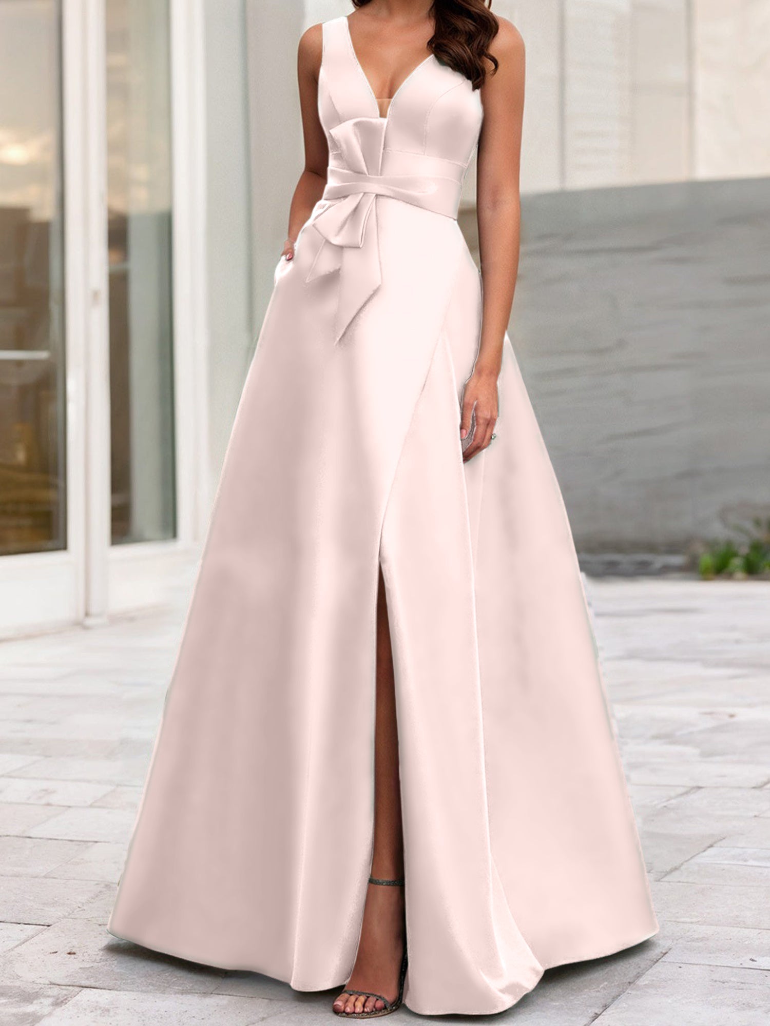 Robe de mère de la mariée sans manches, coupe trapèze/princesse, col en V et fente latérale 