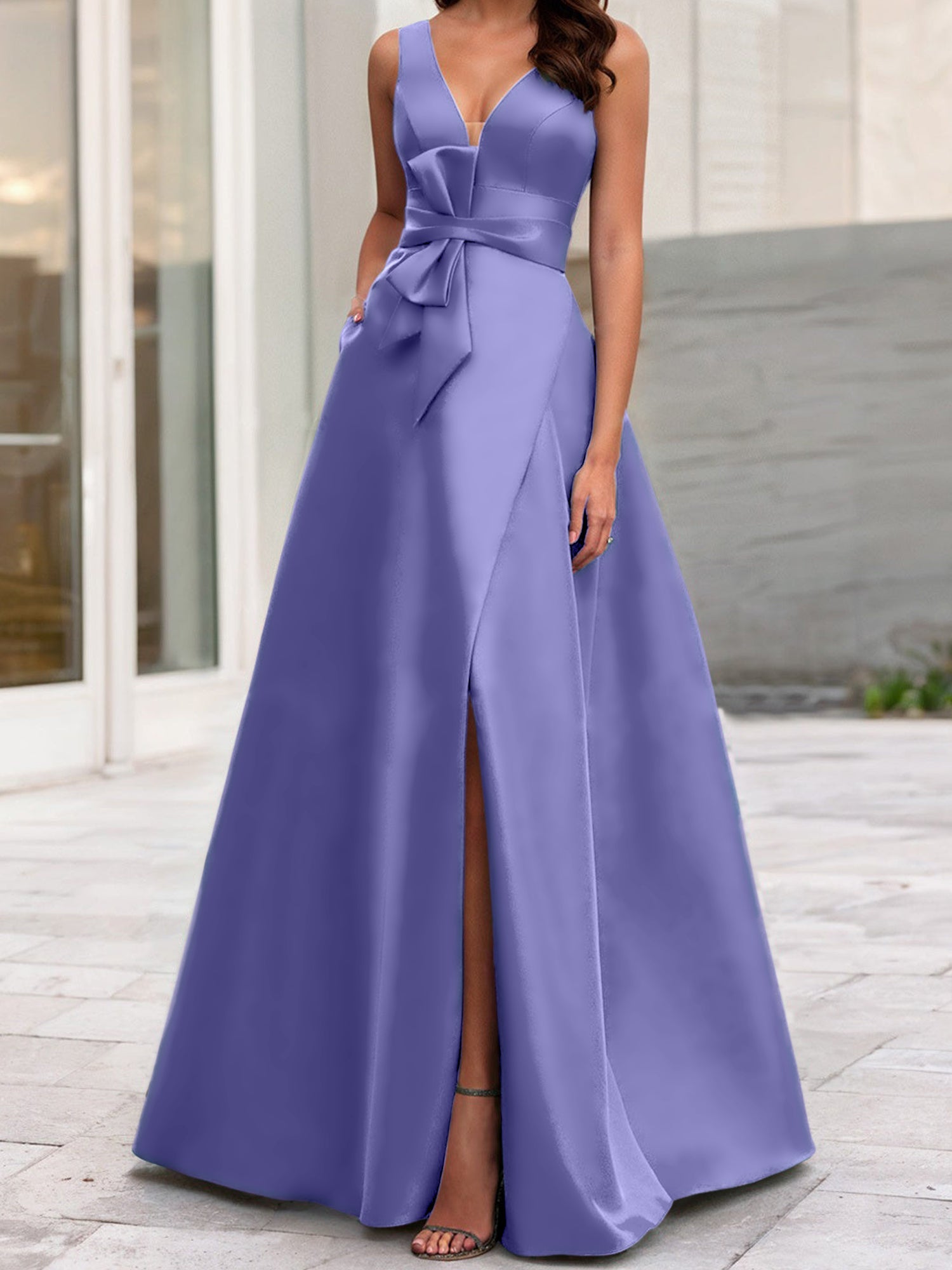 Robe de mère de la mariée sans manches, coupe trapèze/princesse, col en V et fente latérale 