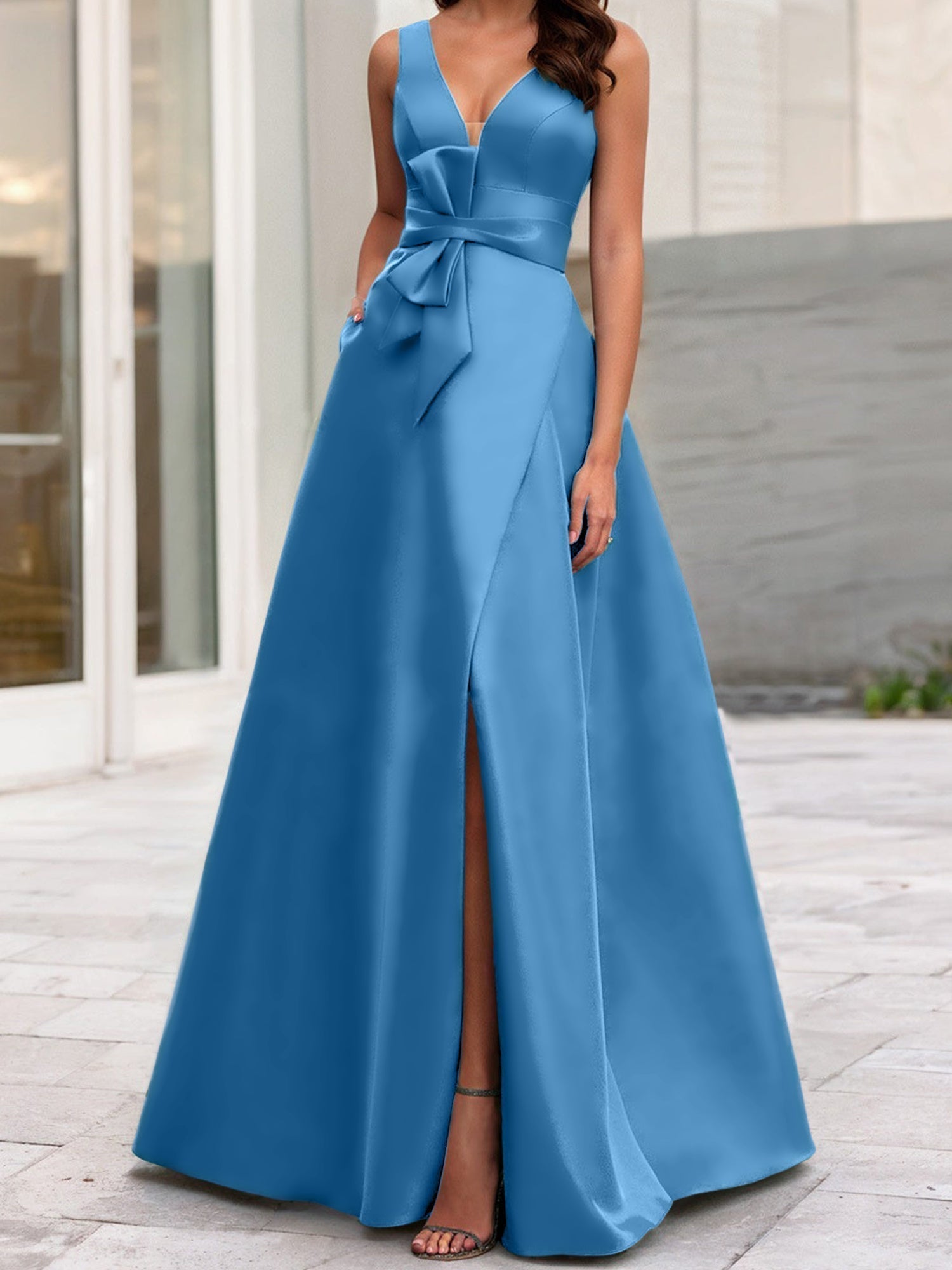 Robe de mère de la mariée sans manches, coupe trapèze/princesse, col en V et fente latérale 