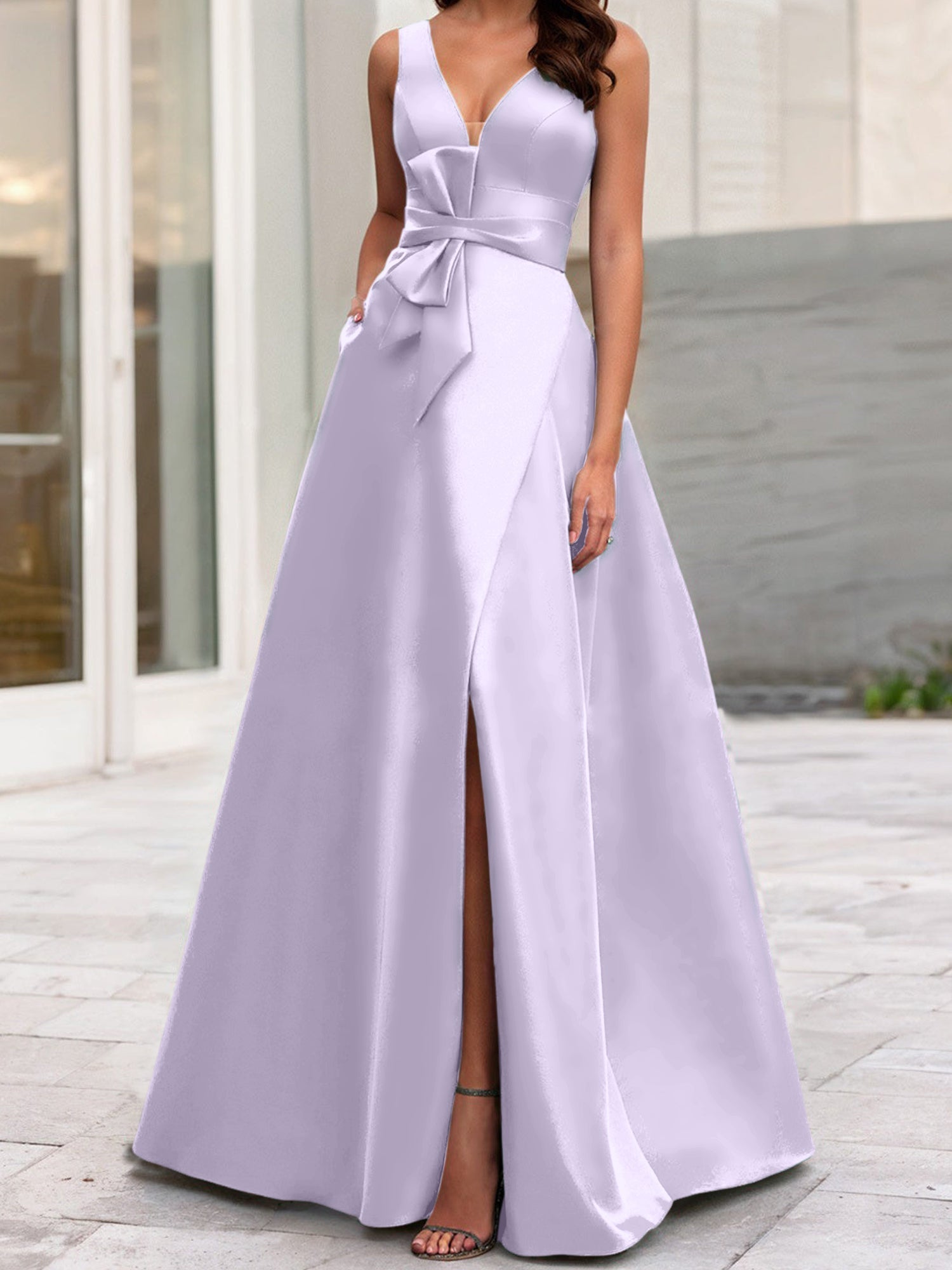 Robe de mère de la mariée sans manches, coupe trapèze/princesse, col en V et fente latérale 