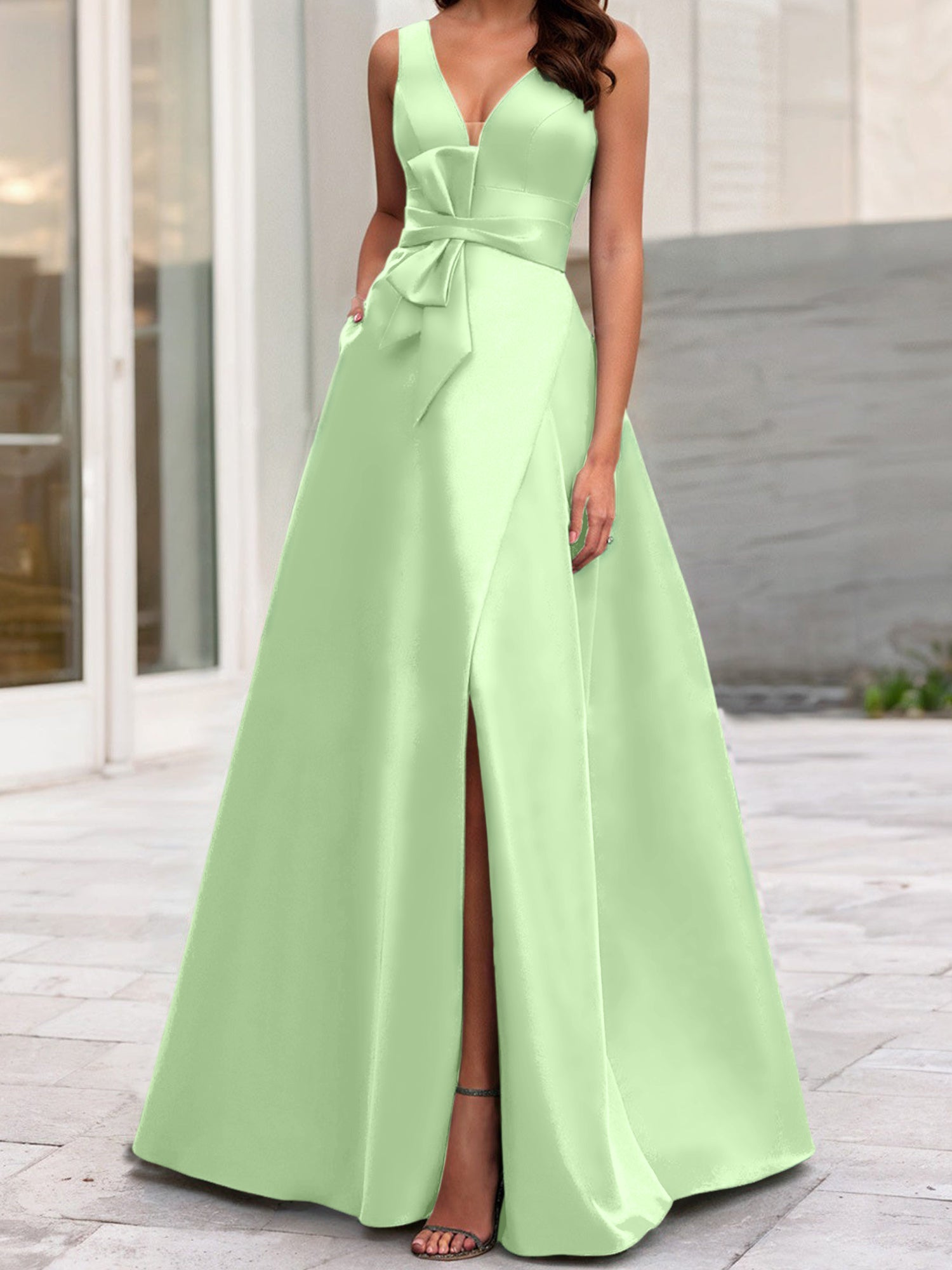 Robe de mère de la mariée sans manches, coupe trapèze/princesse, col en V et fente latérale 