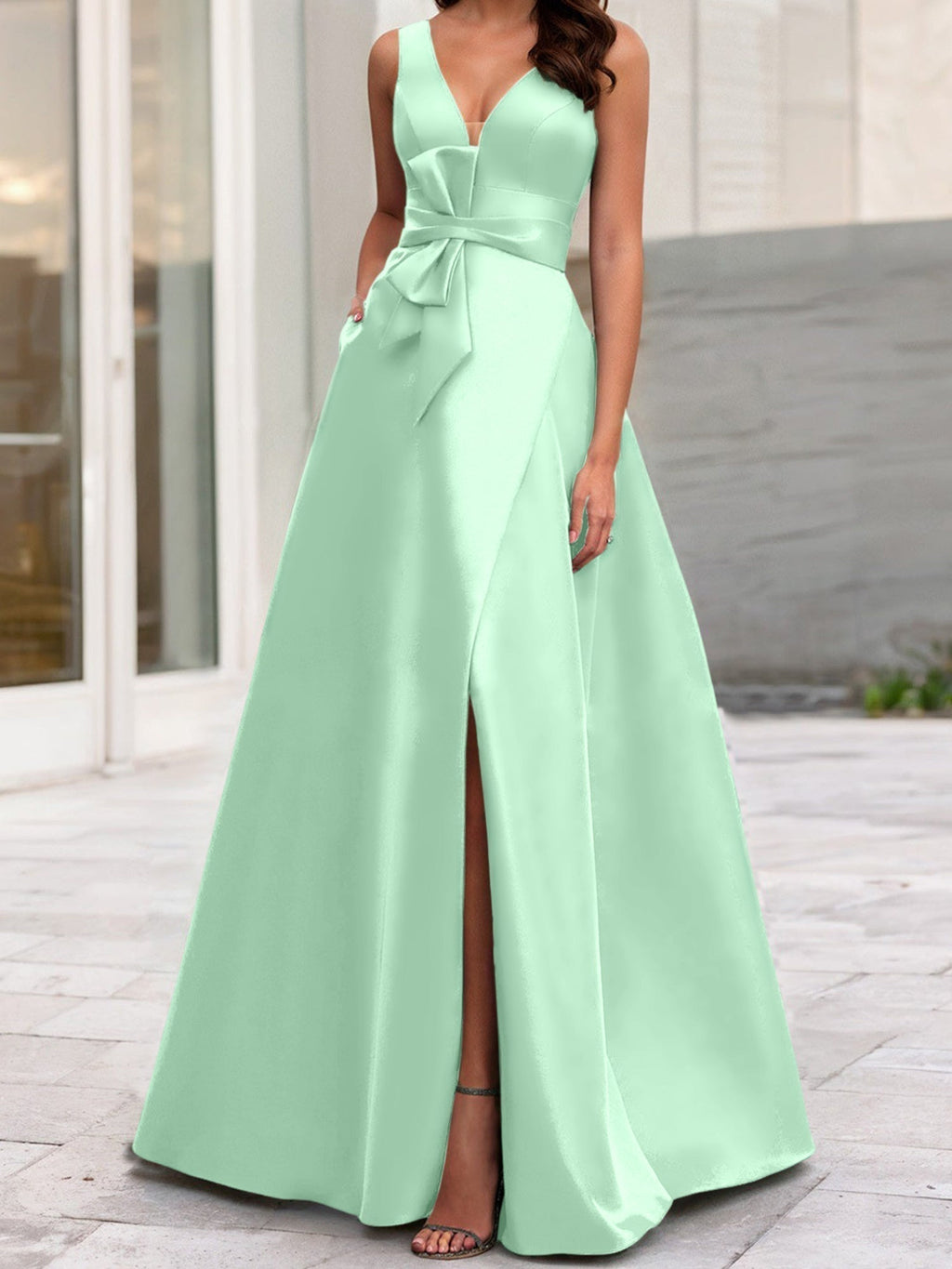 Vestidos de corte princesa/línea A para la madre de la novia, sin mangas, con escote en V y abertura lateral. 