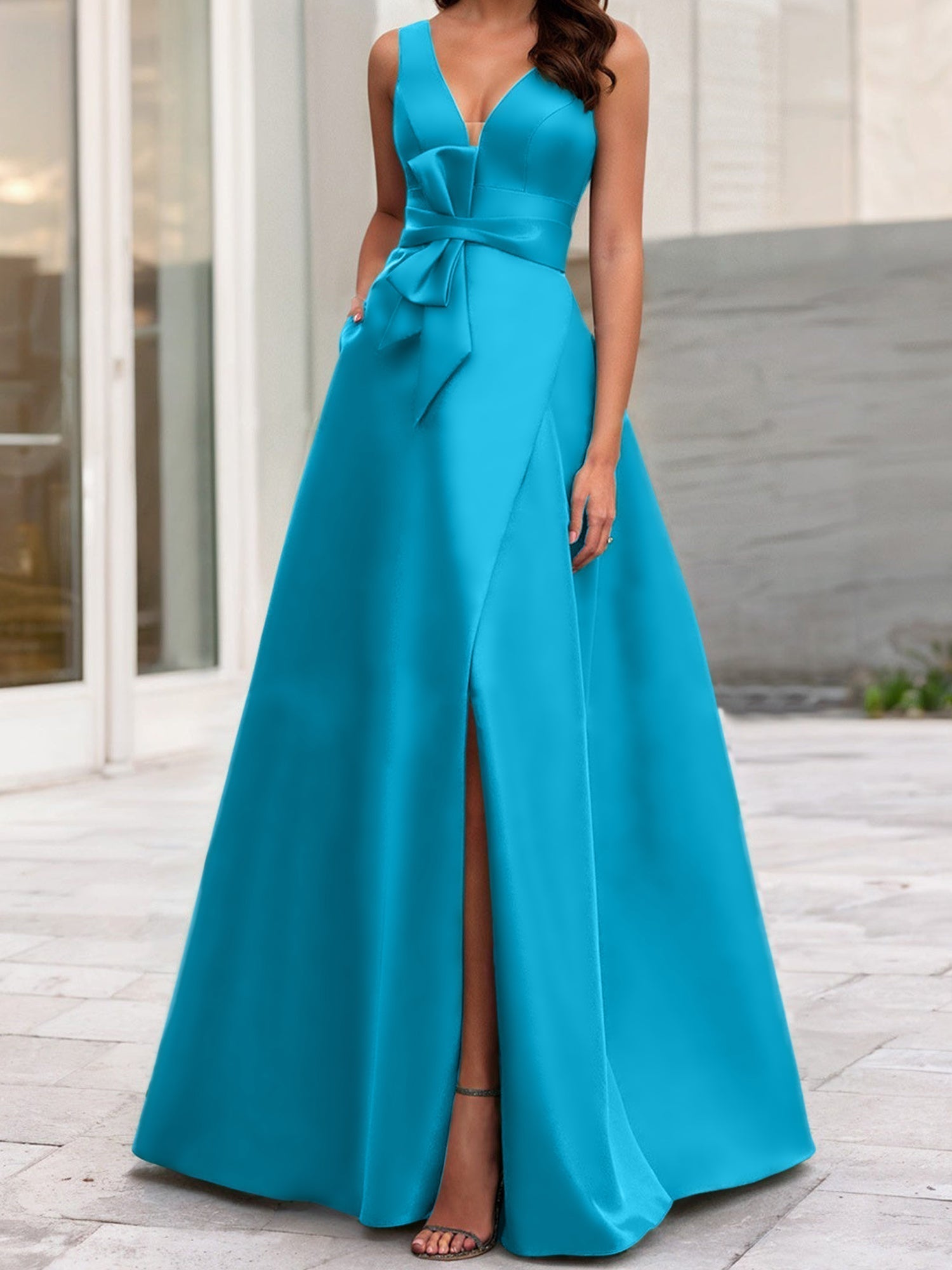 Vestidos de corte princesa/línea A para la madre de la novia, sin mangas, con escote en V y abertura lateral. 