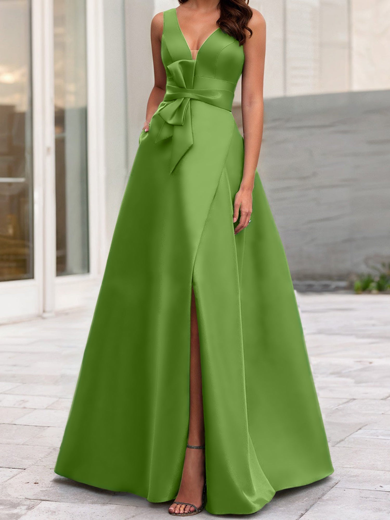 Robe de mère de la mariée sans manches, coupe trapèze/princesse, col en V et fente latérale 