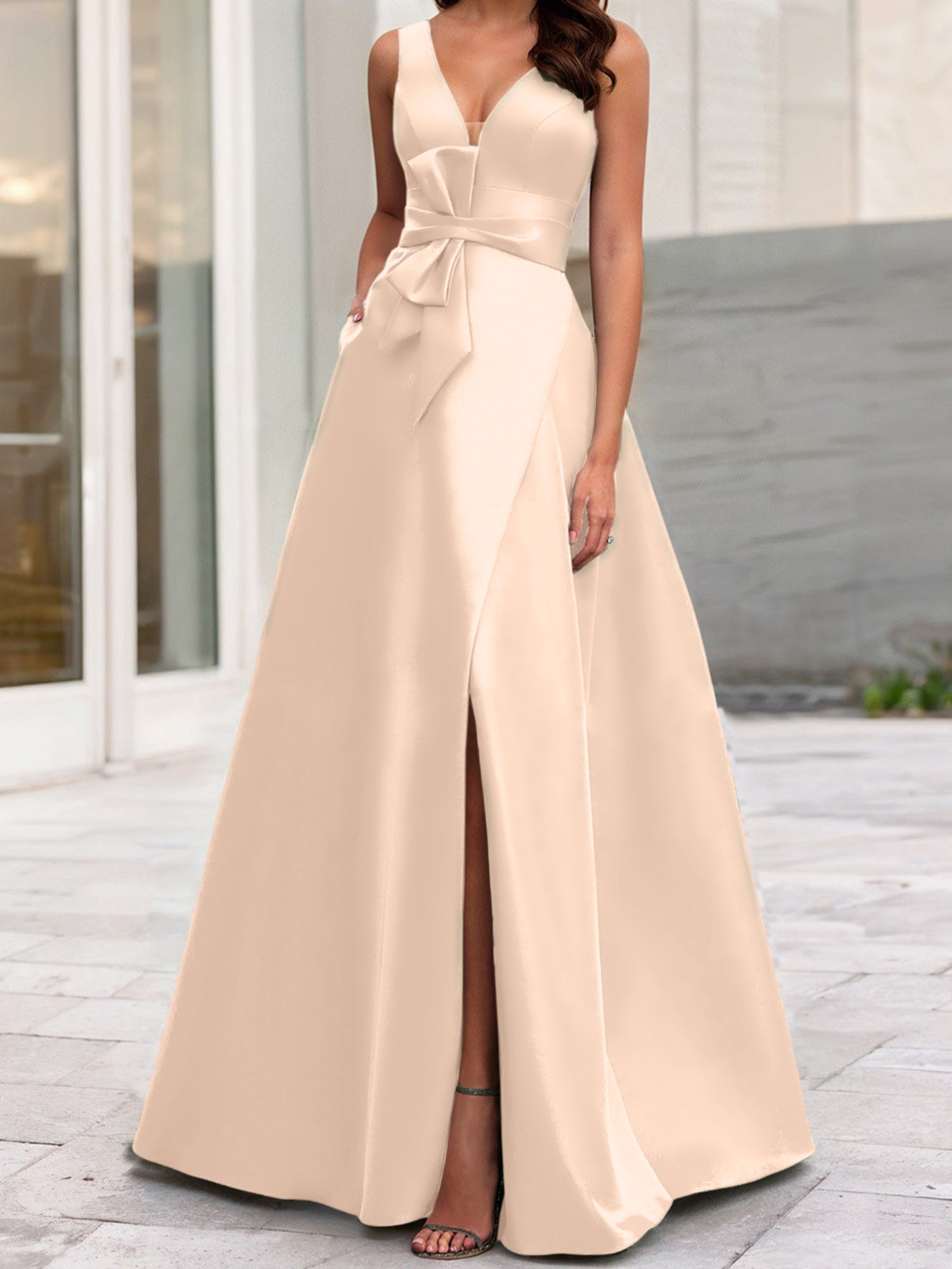 Robe de mère de la mariée sans manches, coupe trapèze/princesse, col en V et fente latérale 