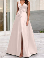 Vestidos de corte princesa/línea A para la madre de la novia, sin mangas, con escote en V y abertura lateral. 