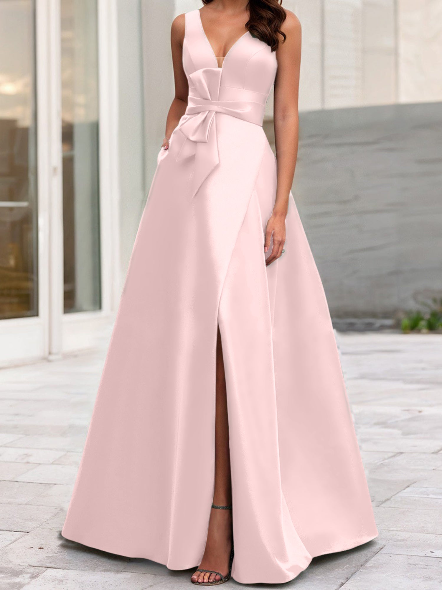 Robe de mère de la mariée sans manches, coupe trapèze/princesse, col en V et fente latérale 